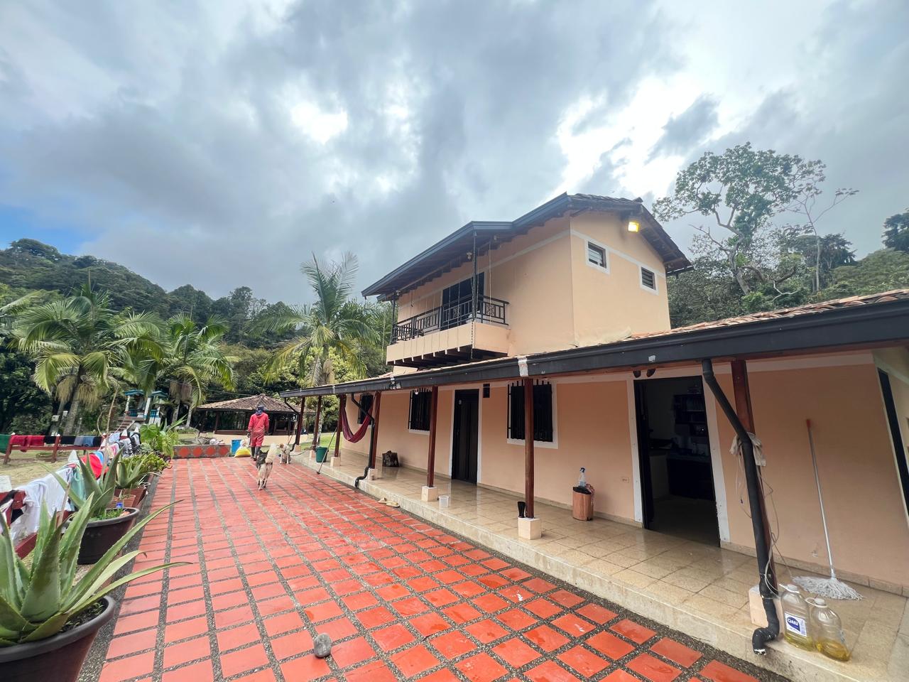 Finca en Barbosa a Borde de Carretera Antioquia